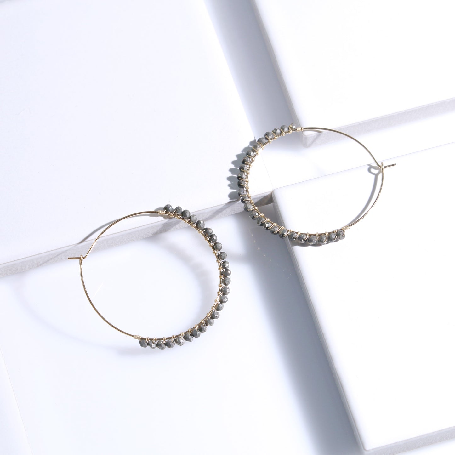 パイライトのフープピアス