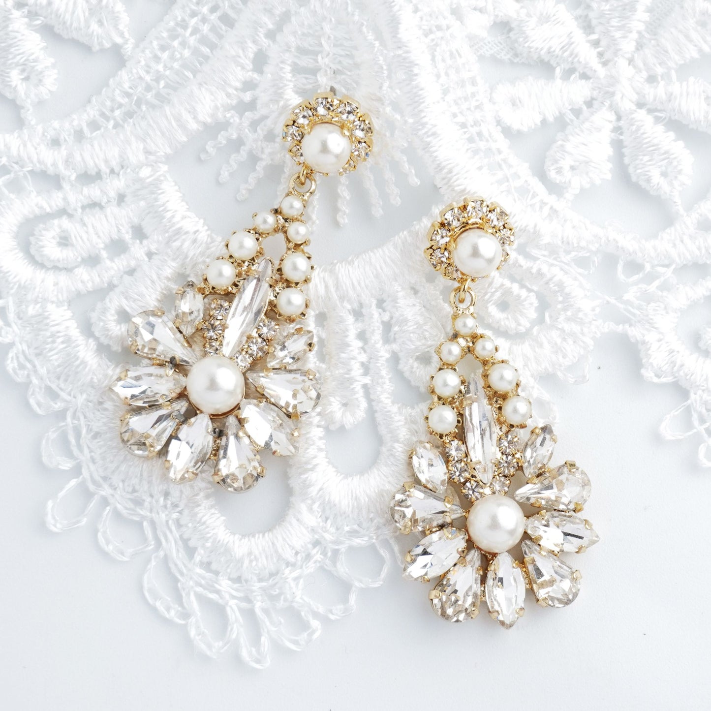 Pearl Flower Bijou Shaking earrings
