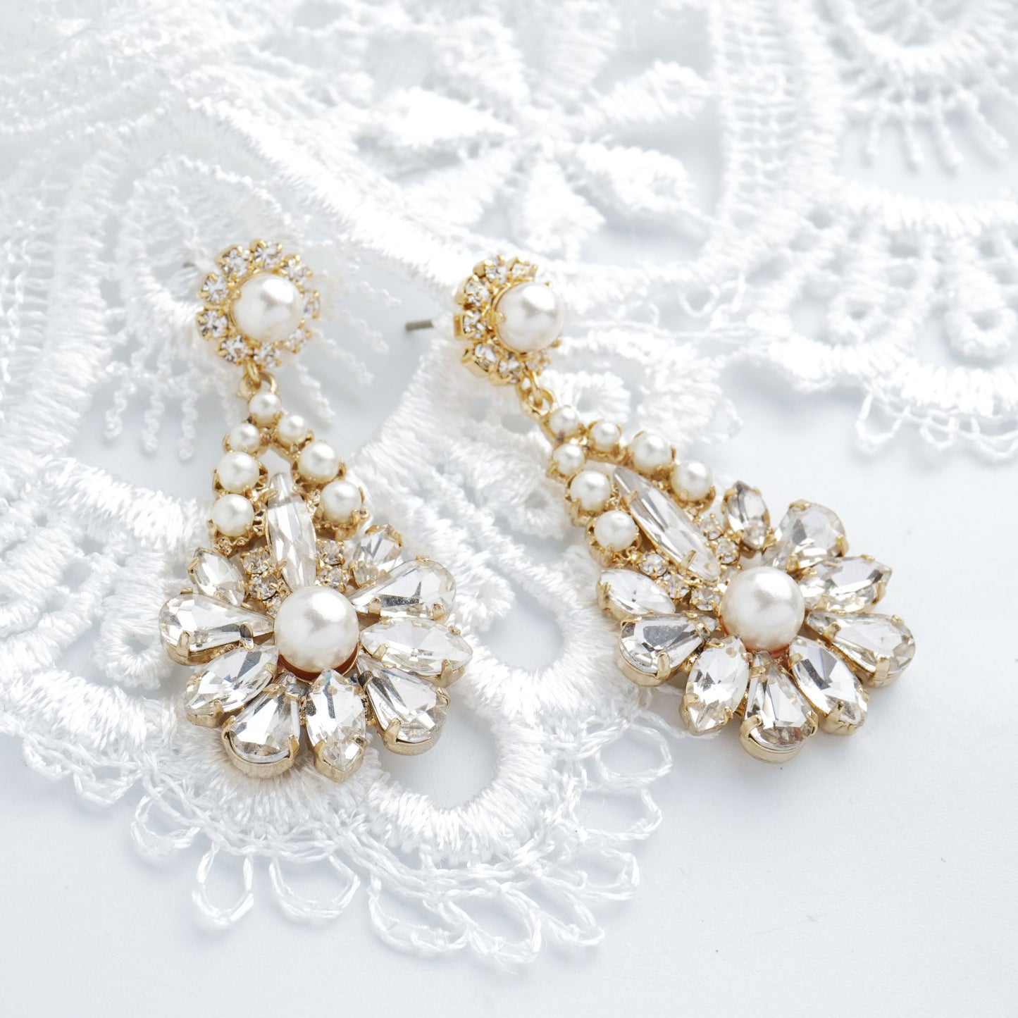 Pearl Flower Bijou Shaking earrings