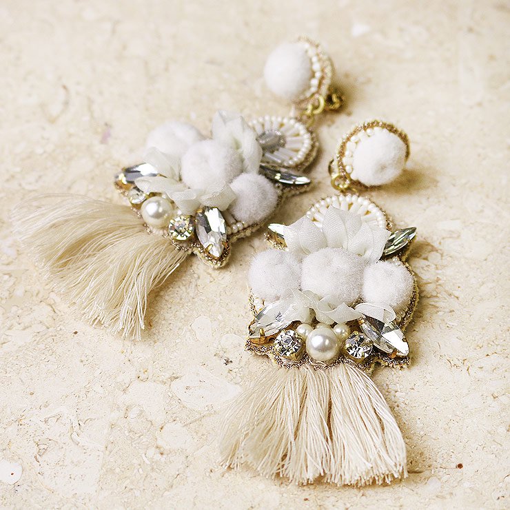 Pom pomotif x tassel earrings