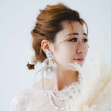 Flower motif x pom pom hlying piercing/earrings