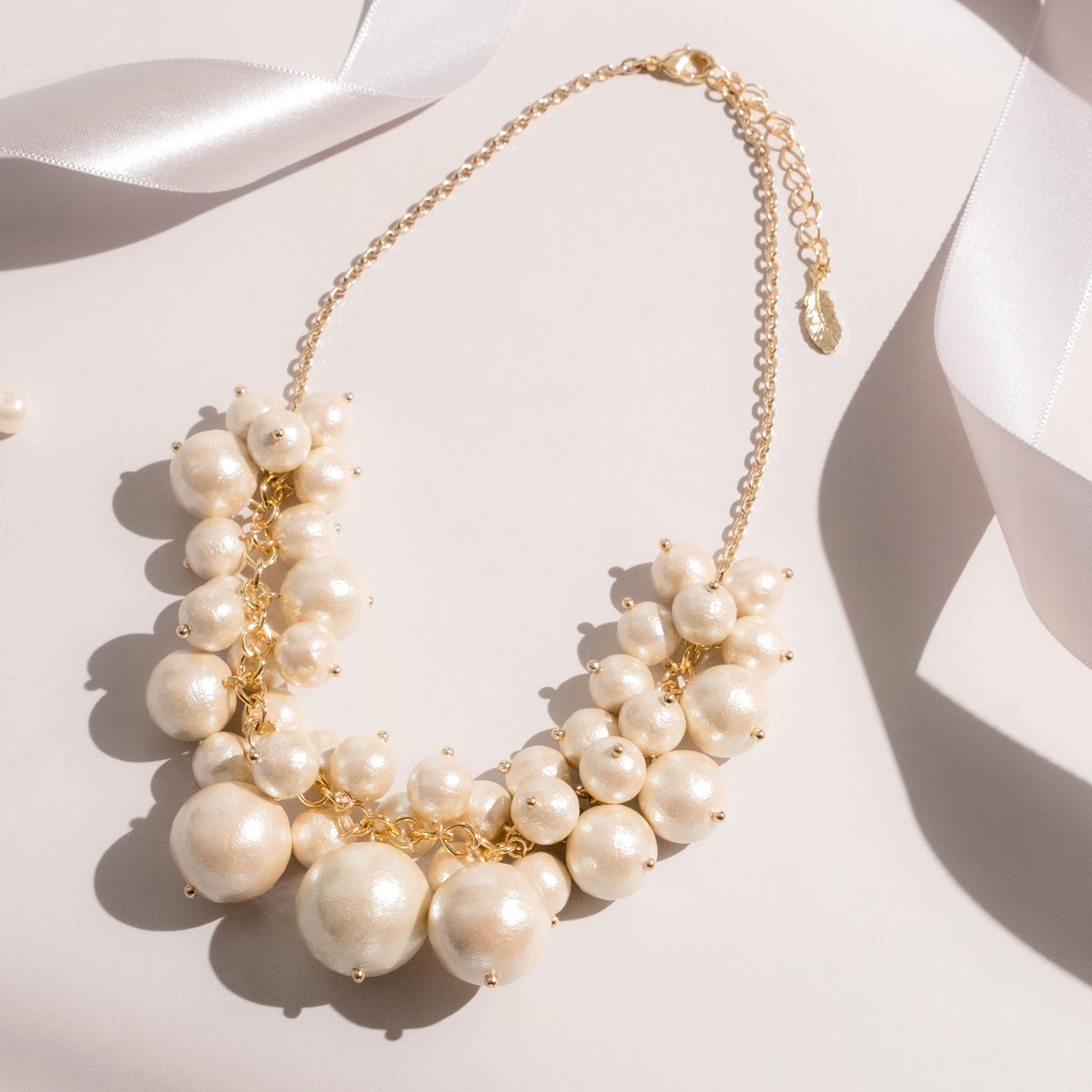 Cotton pearl volume necklace