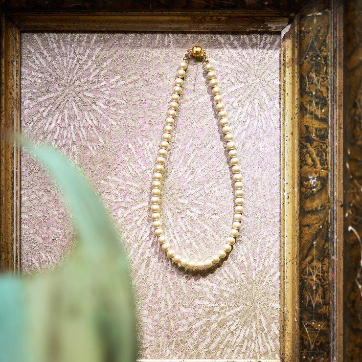 Cotton pearl magnet short necklace