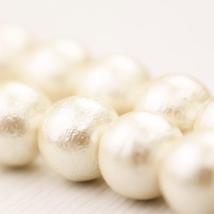 Cotton pearl magnet necklace