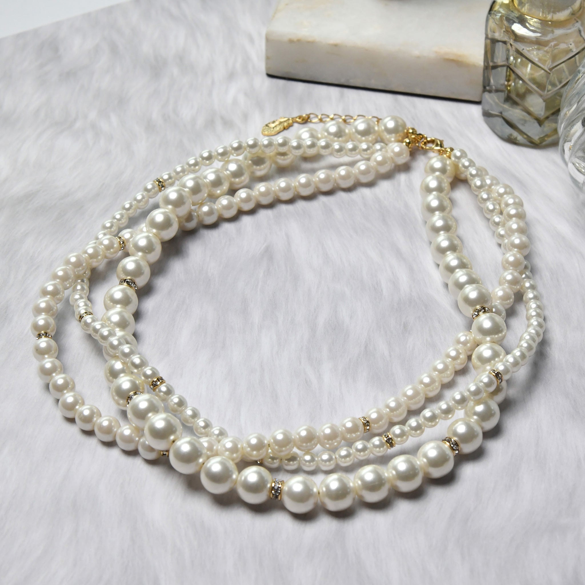 3 pearl volume necklace