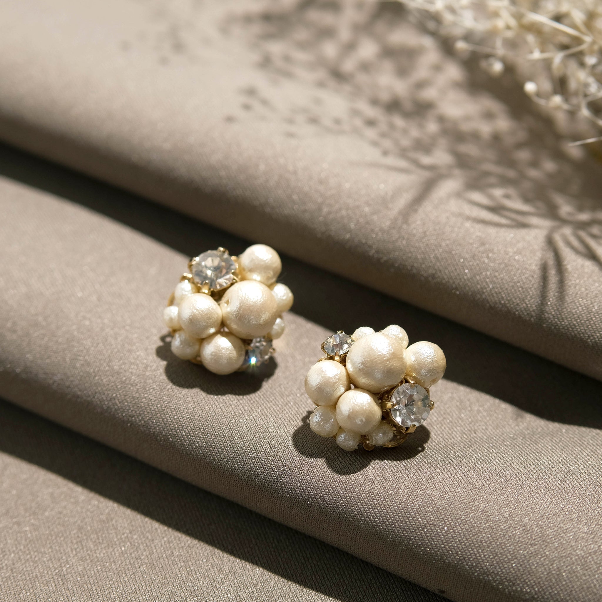 Cotton Pearl x Bijuca Mochifias/Clip-on earringss