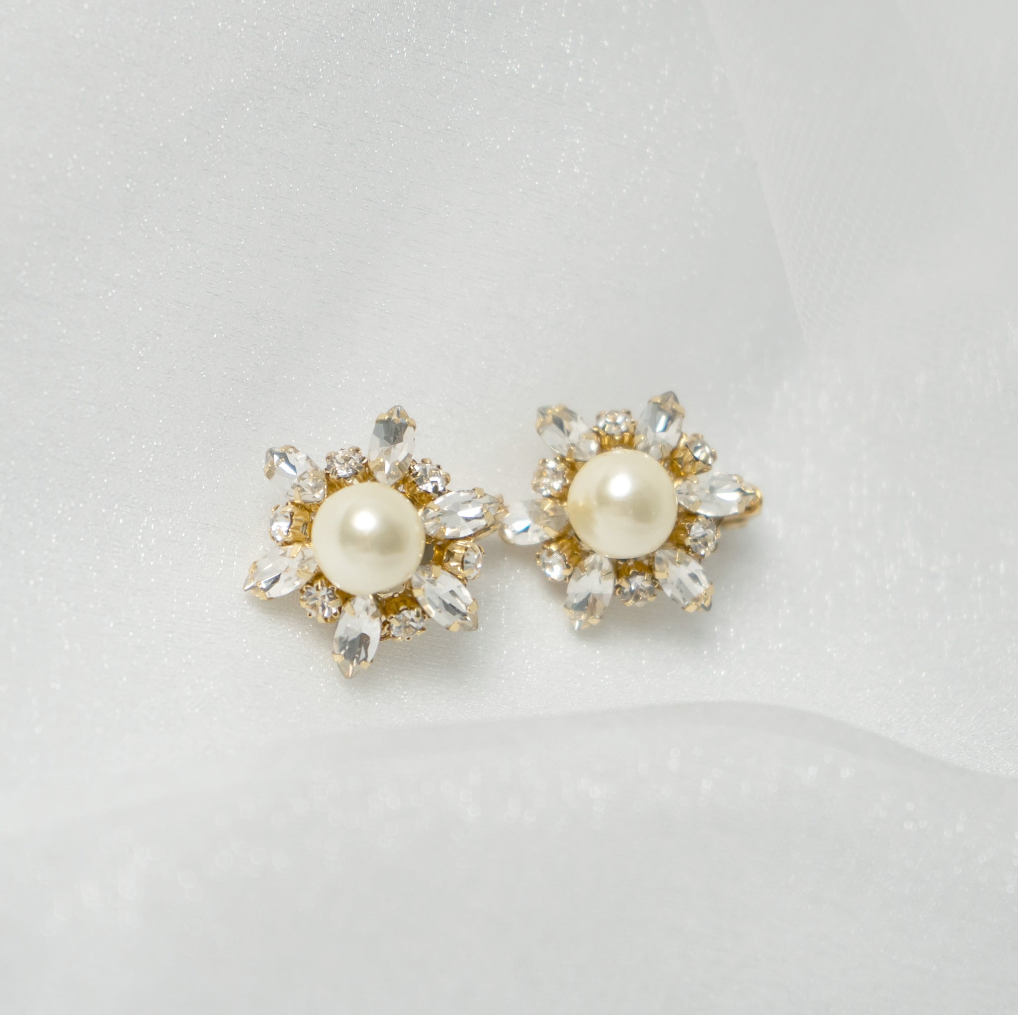 Flower bijou earrings / earrings