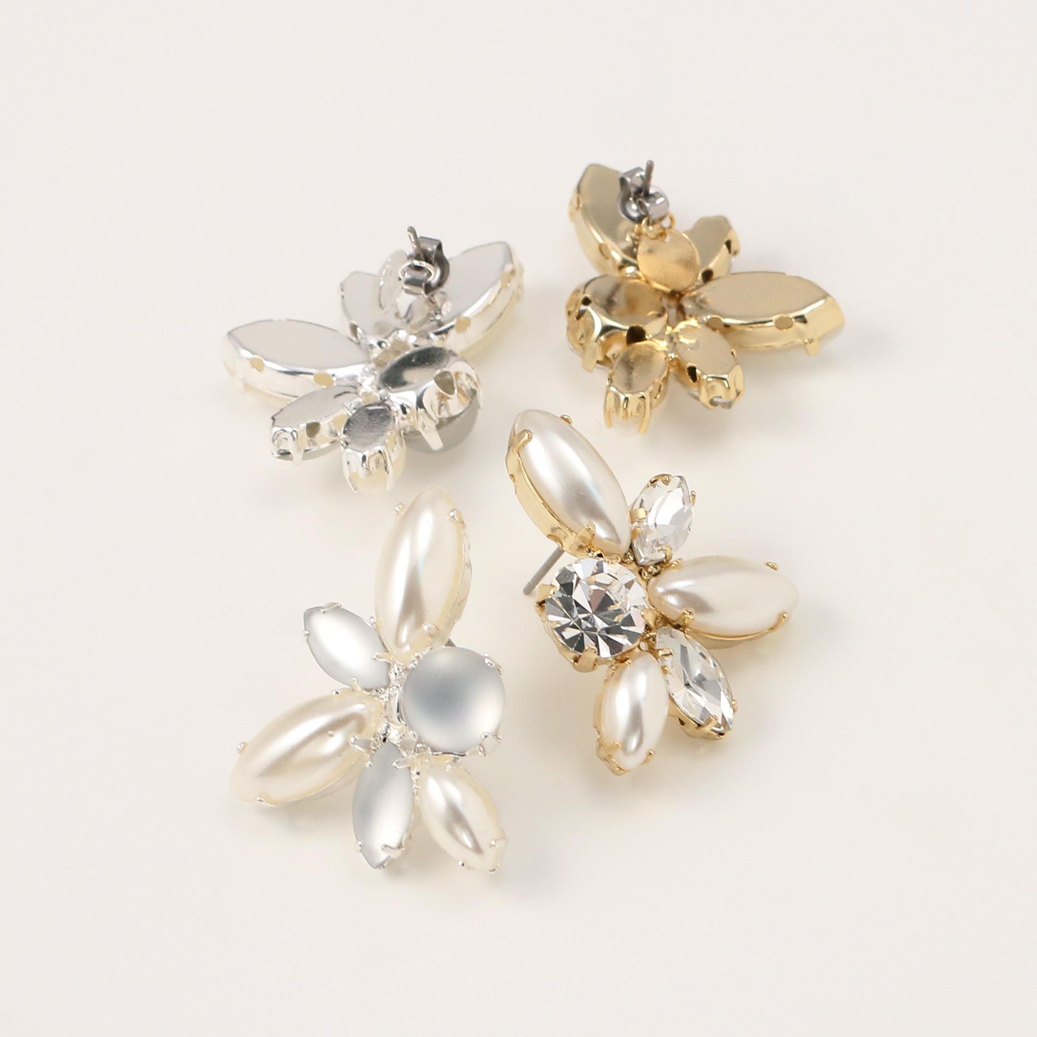 Pearl and bijoux flower piercing