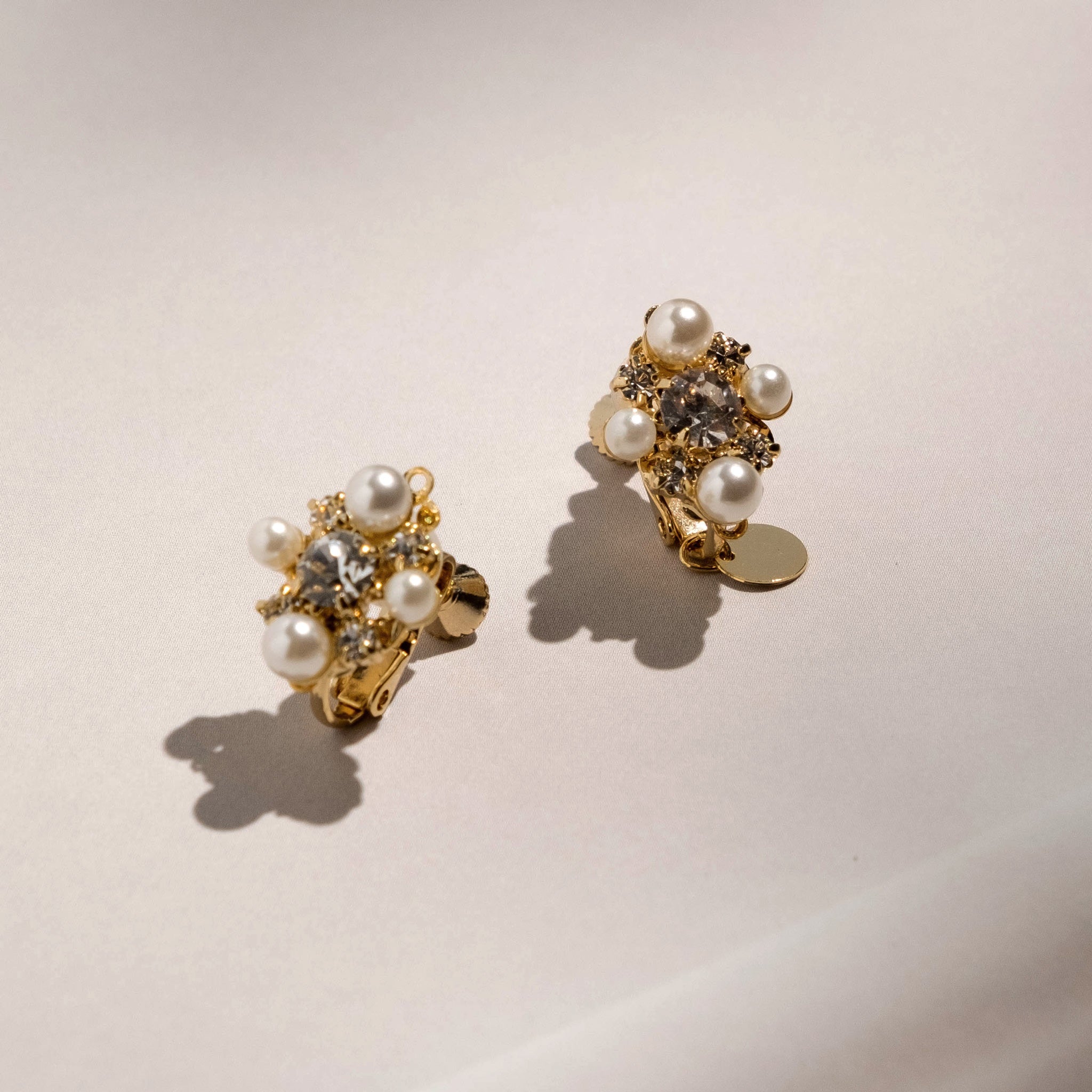 Mini pearl x stone earrings