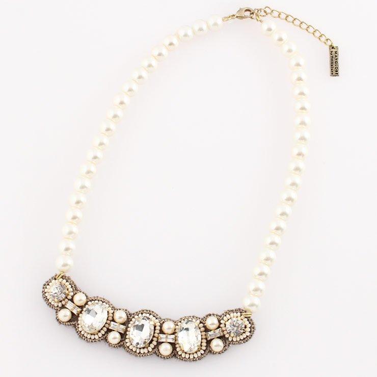 Bijou embroidery motif pearl necklace