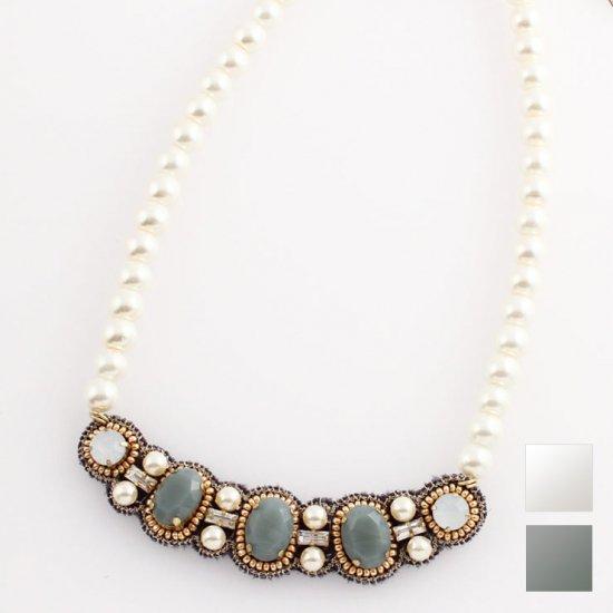 Bijou embroidery motif pearl necklace