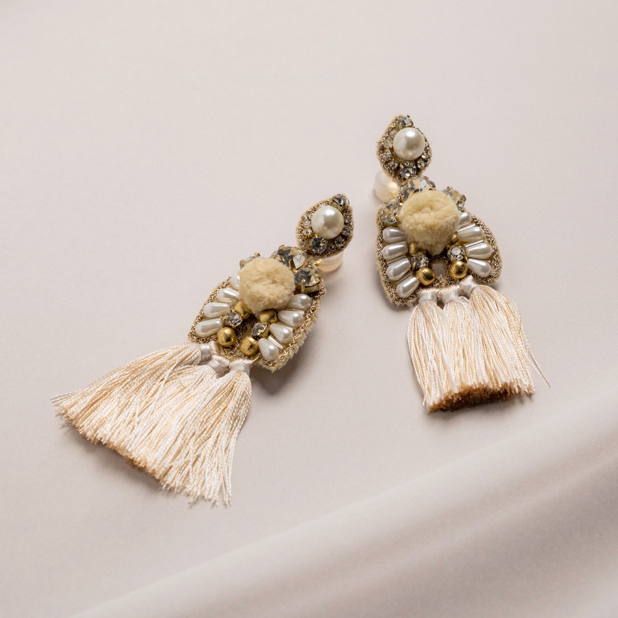 Pearl x Bonbon x Tassel earrings
