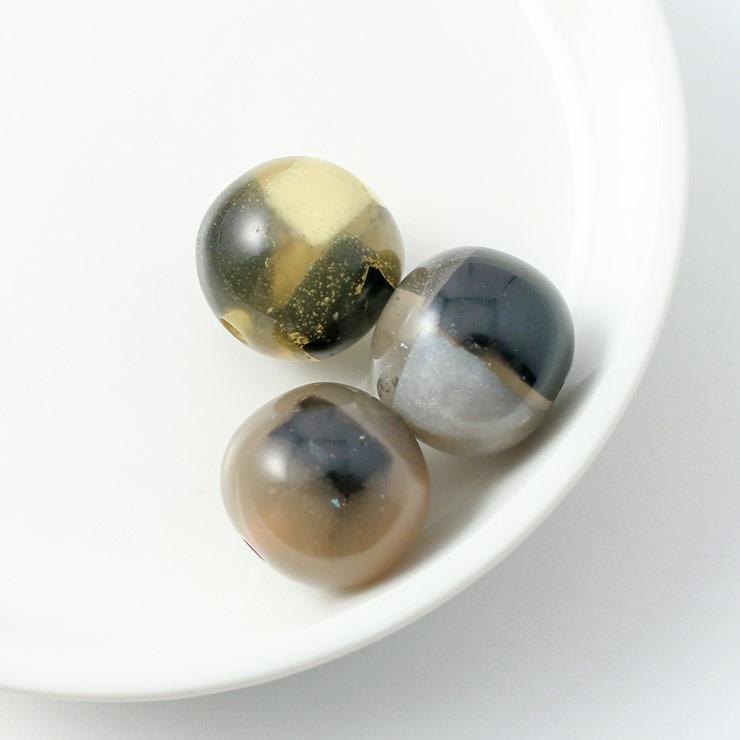 Resin beads round type 17mm beige x black 1 piece (1 set)