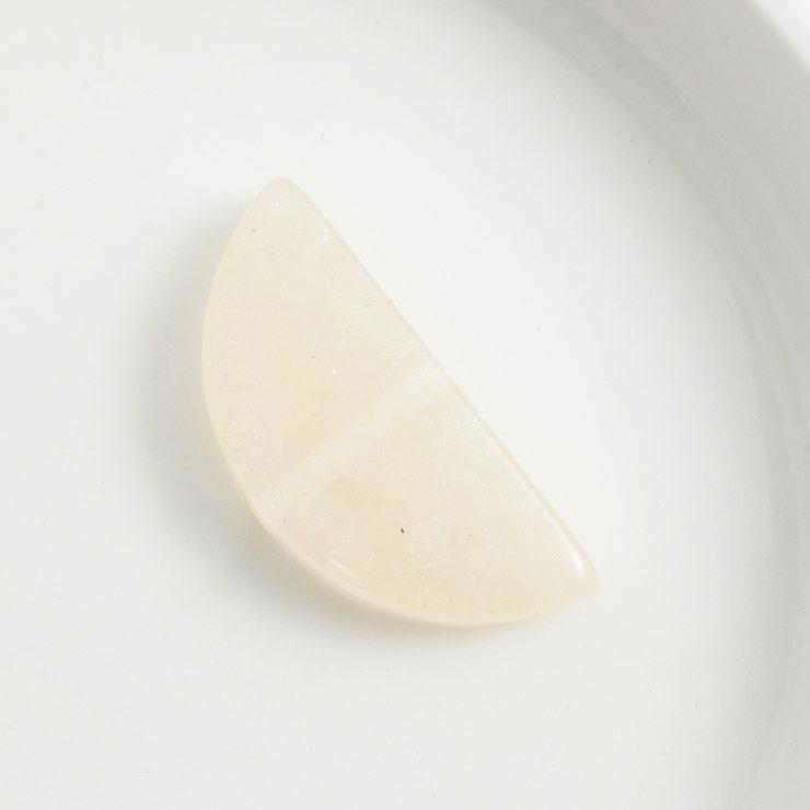 Resin Beads Semi Circle type 15 × 30mm White x 1 piece (1 set)